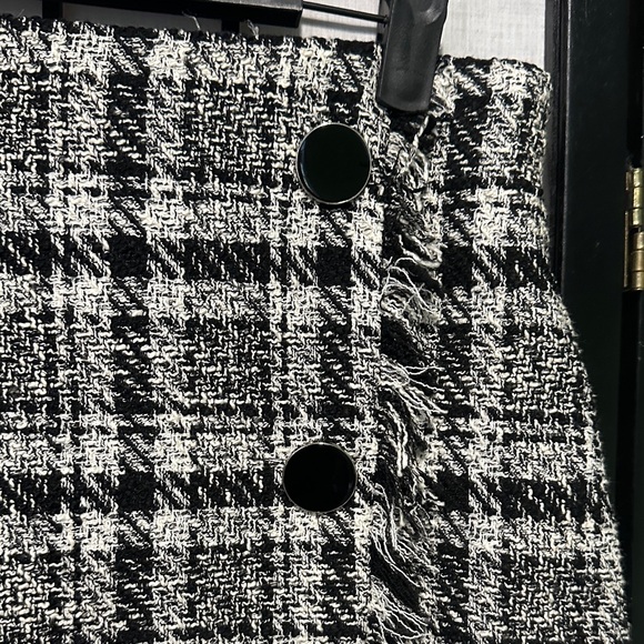 Chic Plaid Mini Skirt in Black and White Lined EUC - Picture 2 of 6